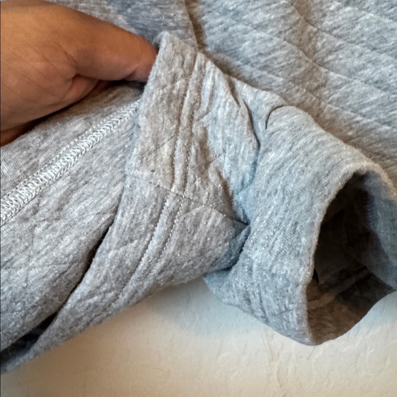 ALO Yoga Quilted Arena Boxing Sweat Shorts in Heather Gray XXS - Picture 6 of 6